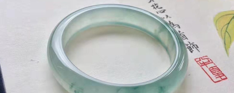 掌寬8cm帶多大的翡翠手鐲 掌寬8cm帶多大的翡翠手鐲