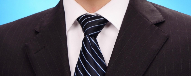 去拍身份證照片要穿什么顏色的衣服 去拍身份證照片要穿什么顏色的衣服