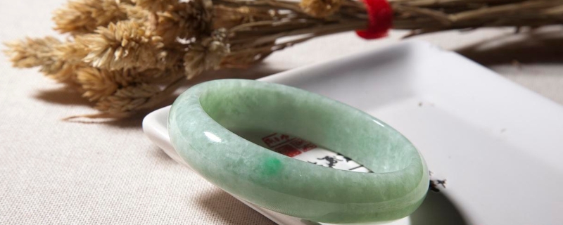 玉手鐲有裂紋用什么方法可以解決 玉手鐲有裂紋用什么方法可以解決