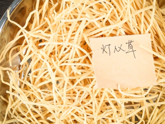 燈心草價(jià)格:普通新鮮的燈心草價(jià)格參考為12元一斤 燈心草價(jià)格:普通新鮮的燈心草價(jià)格參考為12元一斤
